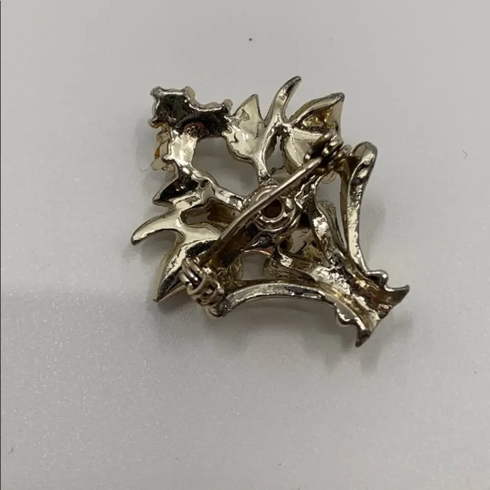 Light gold tone bouquet floral Brooch